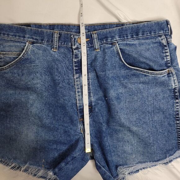 VINTAGE 90s Wrangler distressed cutoff jean shorts XXL - Picture 9 of 12